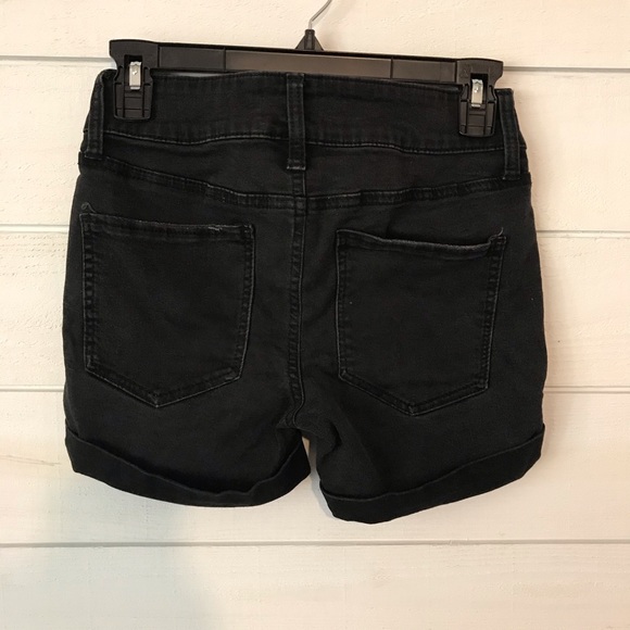 Black jean shorts - Picture 3 of 4